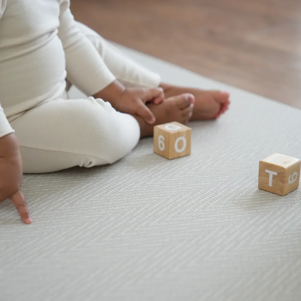 Child playing safely on a Dwinguler premium playmat